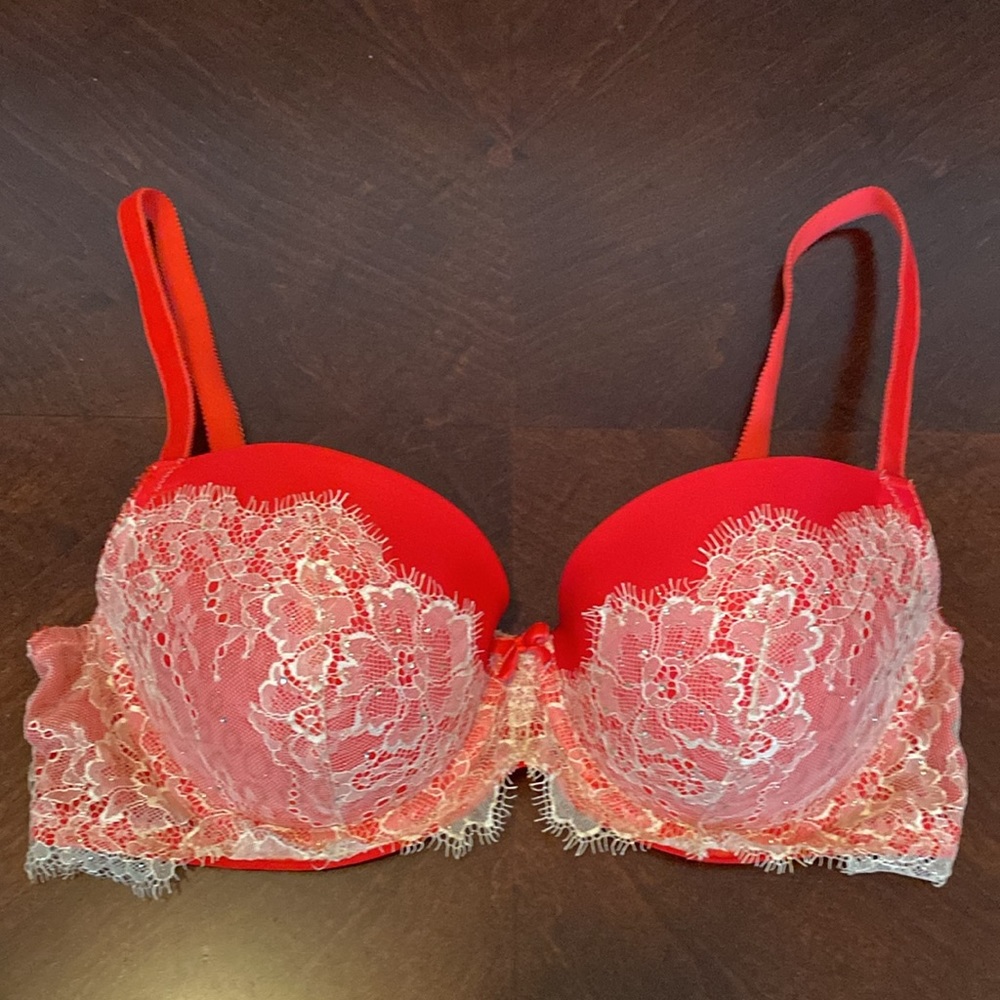 Victoria’s Secret dream angels lined Demi bra